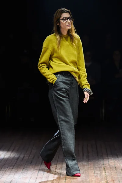 Look 3